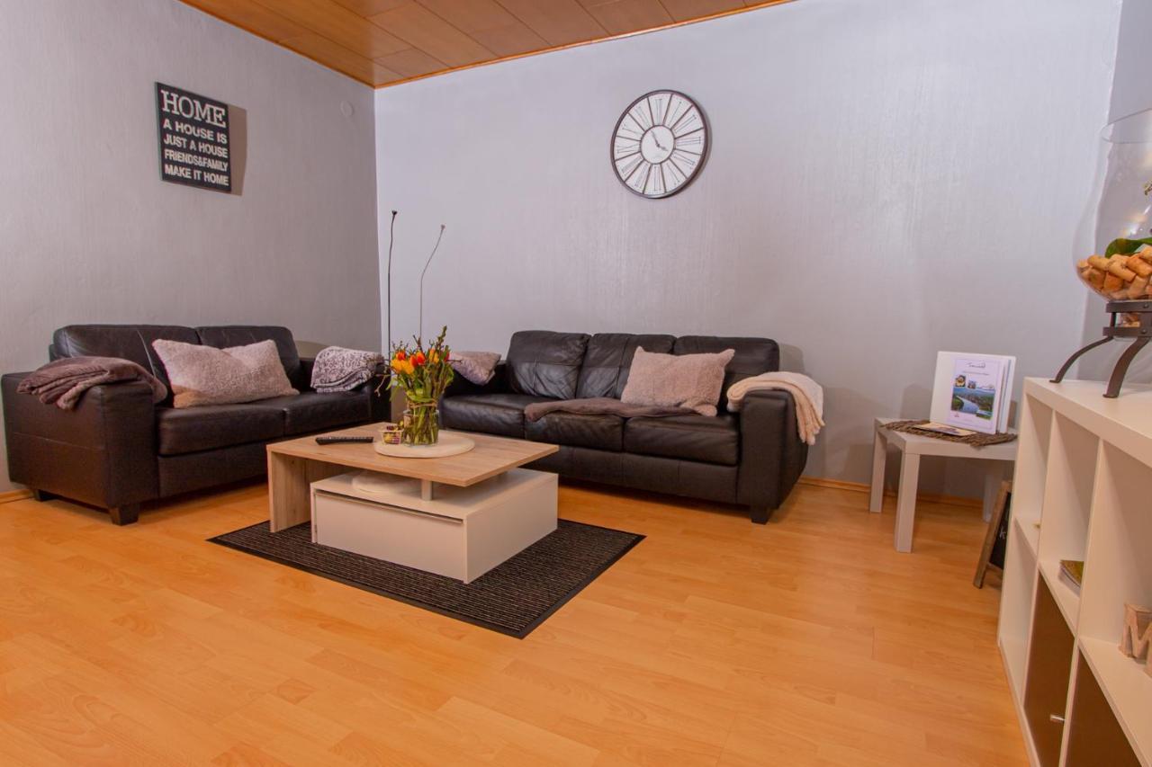 Ferienwohnung Weingut Kdm Krov Luaran gambar